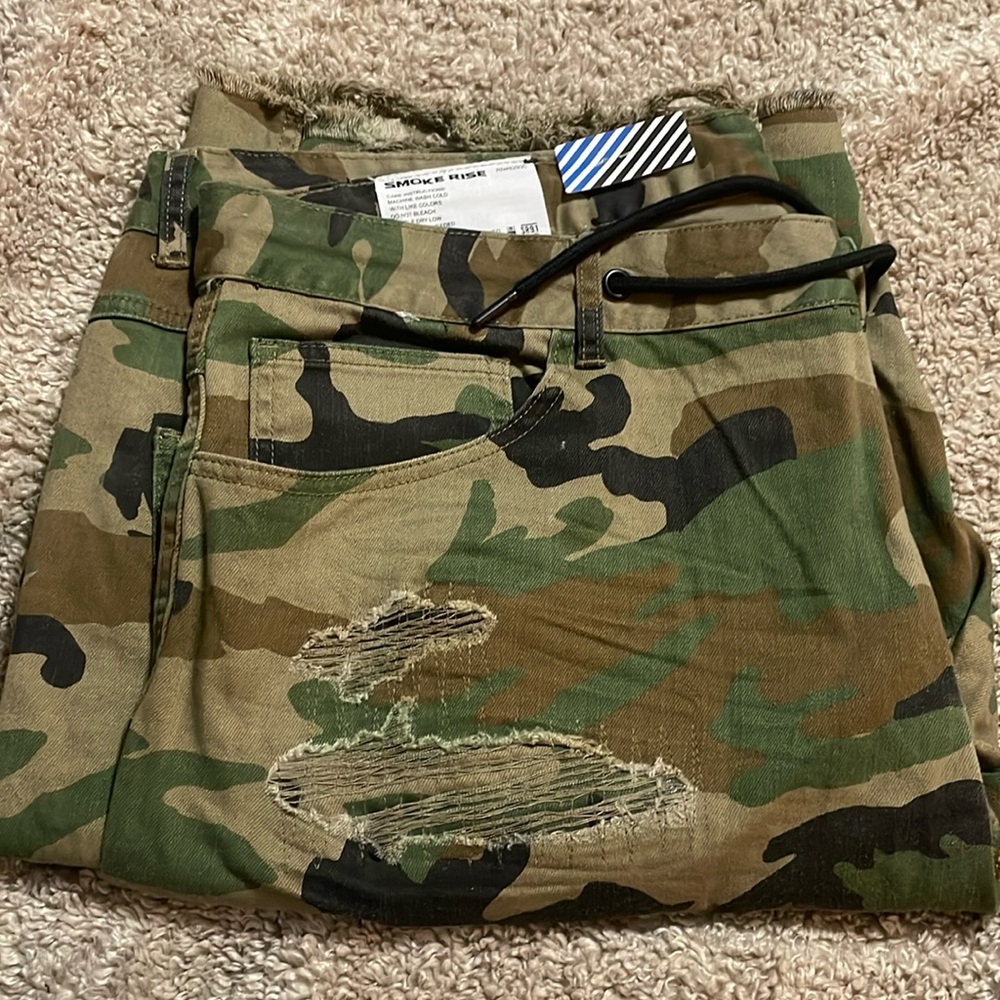 Camo shorts size 42 brand new never worn